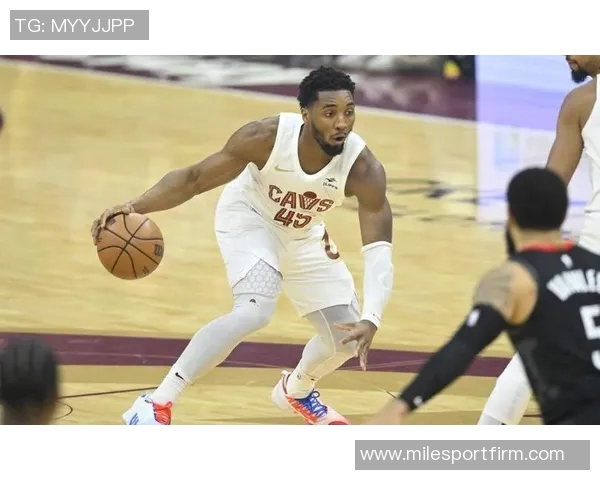 米切尔半场状态未热身9投仅3中三分1中3仅得8分助攻表现平平