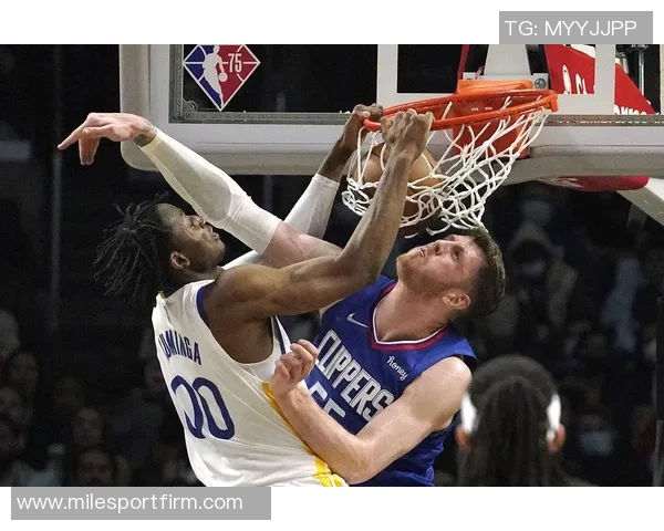 库明加在防守端的出色表现让哈登得分困难他的影响力超越了个人得分