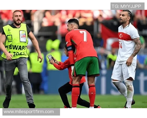 C罗点球失误遭凯莱赫神勇扑救葡萄牙错失良机