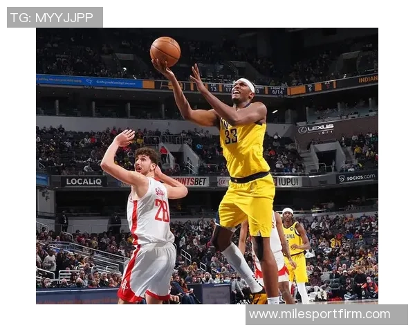 特纳高效发挥仅靠三分球贡献15分7篮板2助攻3抢断展现全面能力