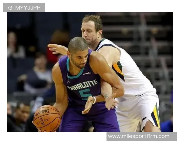 巴图姆发球踩线引争议帕金斯怒斥这球太愚蠢像业余篮球