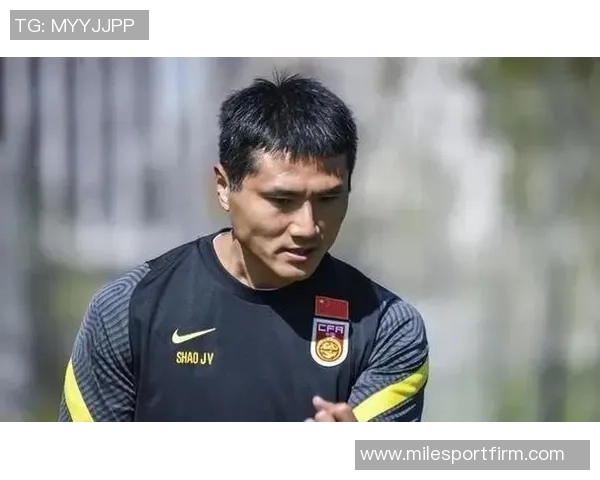 邵佳一强调国家队与俱乐部训练的重要性责任在于为队员的球队发展贡献力量